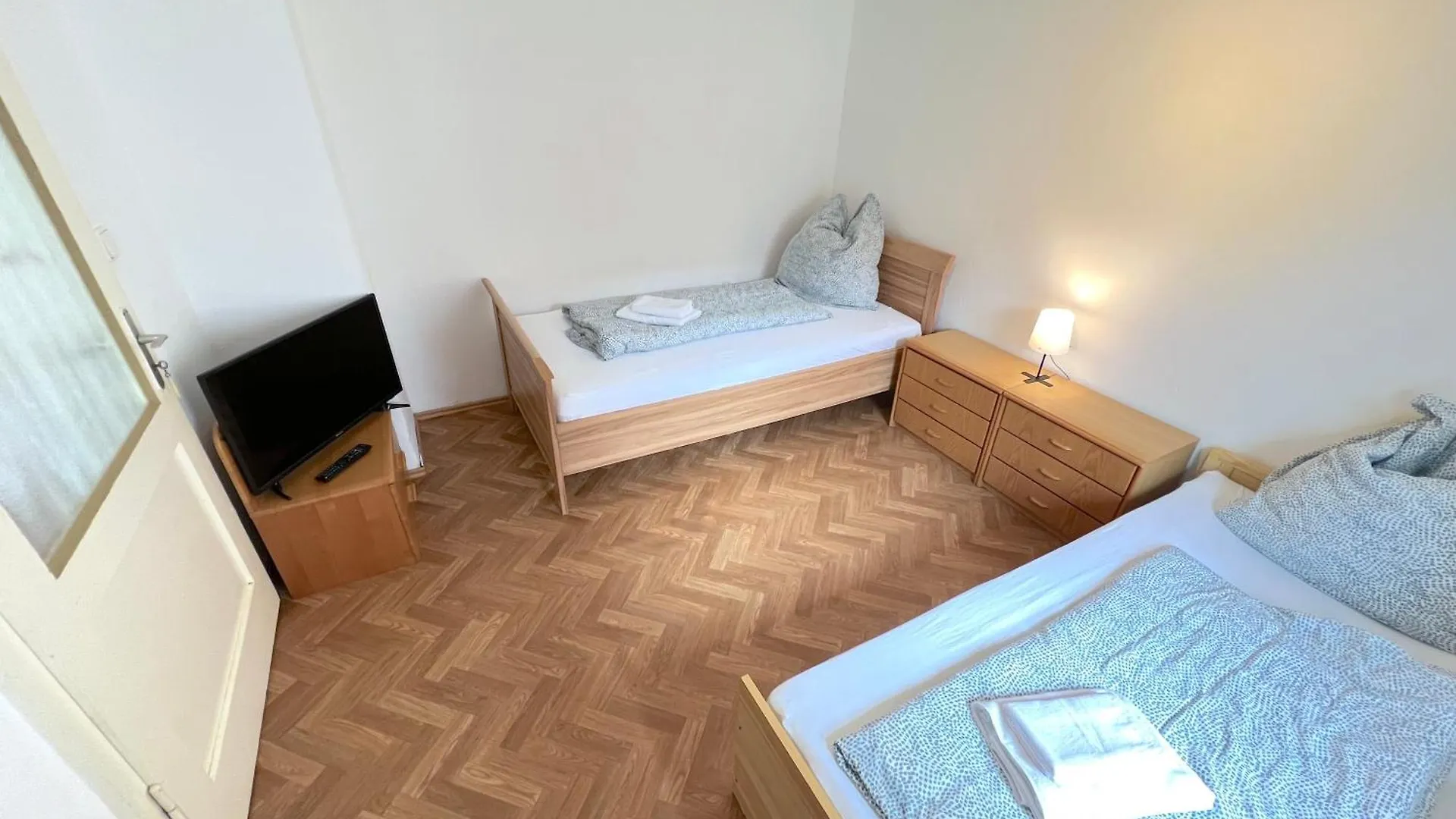II Apartment 6 Personen - Monteurzimmer - Ferienwohnung - Grosskoellnbach Pilsting Germany